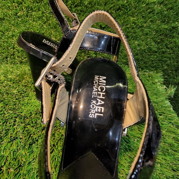 MICHAEL | Michael Kors T Strap Blk Patent Heels - Picture 4 of 7